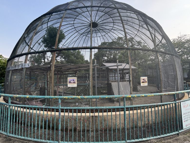 こども動物園の鳥ドームの様子