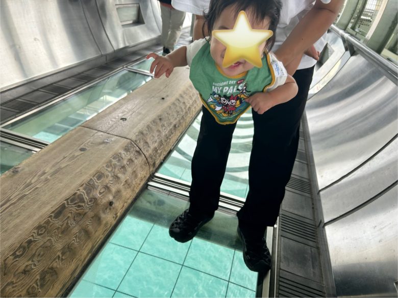 舞子プロムナード子連れの写真
