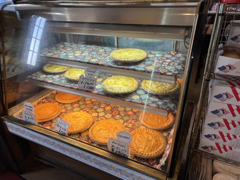 ミセス・マーコのアメリ感・アメリ館（3号店）のパイの様子